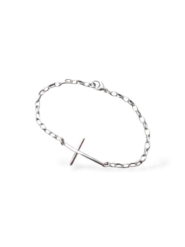 Pulsera con cruz.