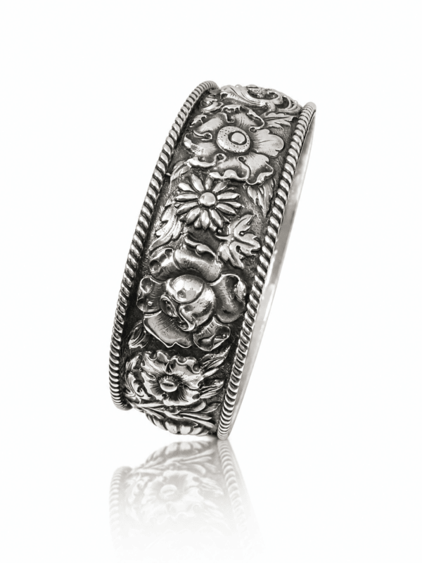 pulsera con flores pequeña